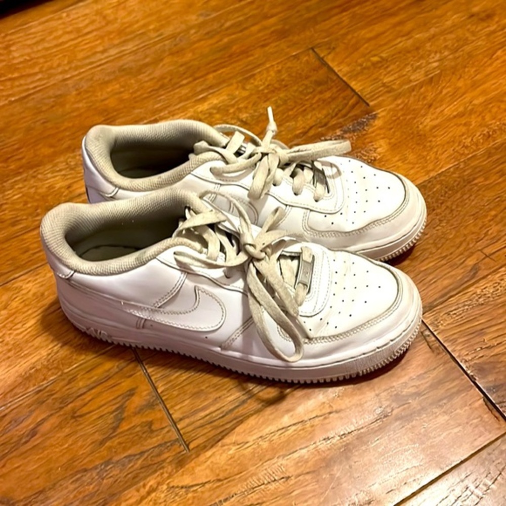 Nike AF1 youth tennis shoe